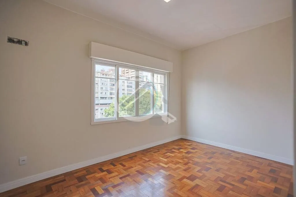 Imagem Apartamento a venda com 2 quartos no bairro Moinhos/Floresta. Desfrute de um ambiente renovado na Av...