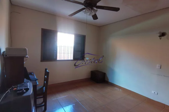 Imagem Casa Térrea de 240m² com 2 dormitórios 2 banheiros 2 vagas de garagem ótimo para construtores