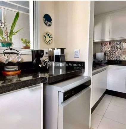 Imagem Linda casa com 3 quartos sendo todos suítes, em condominio completo com excelente localização. 
A...