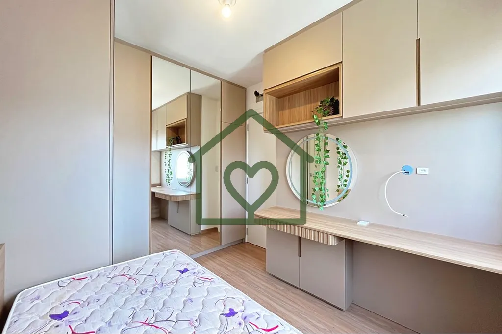 Imagem Este belo sobrado de 96m² oferece 3 dormitórios, incluindo 1 suíte com sacada. 
 A área social c...