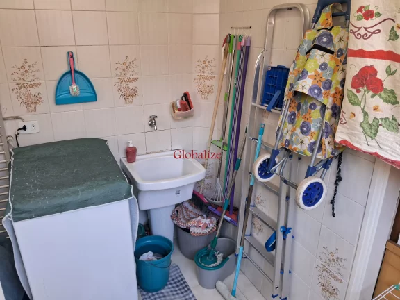 Imagem Belíssimo apartamento bem espaçoso em Santos na Aparecida com 2 dormitórios mais dependência, uma suíte e garagem fechada a venda por R$ 480.000,00