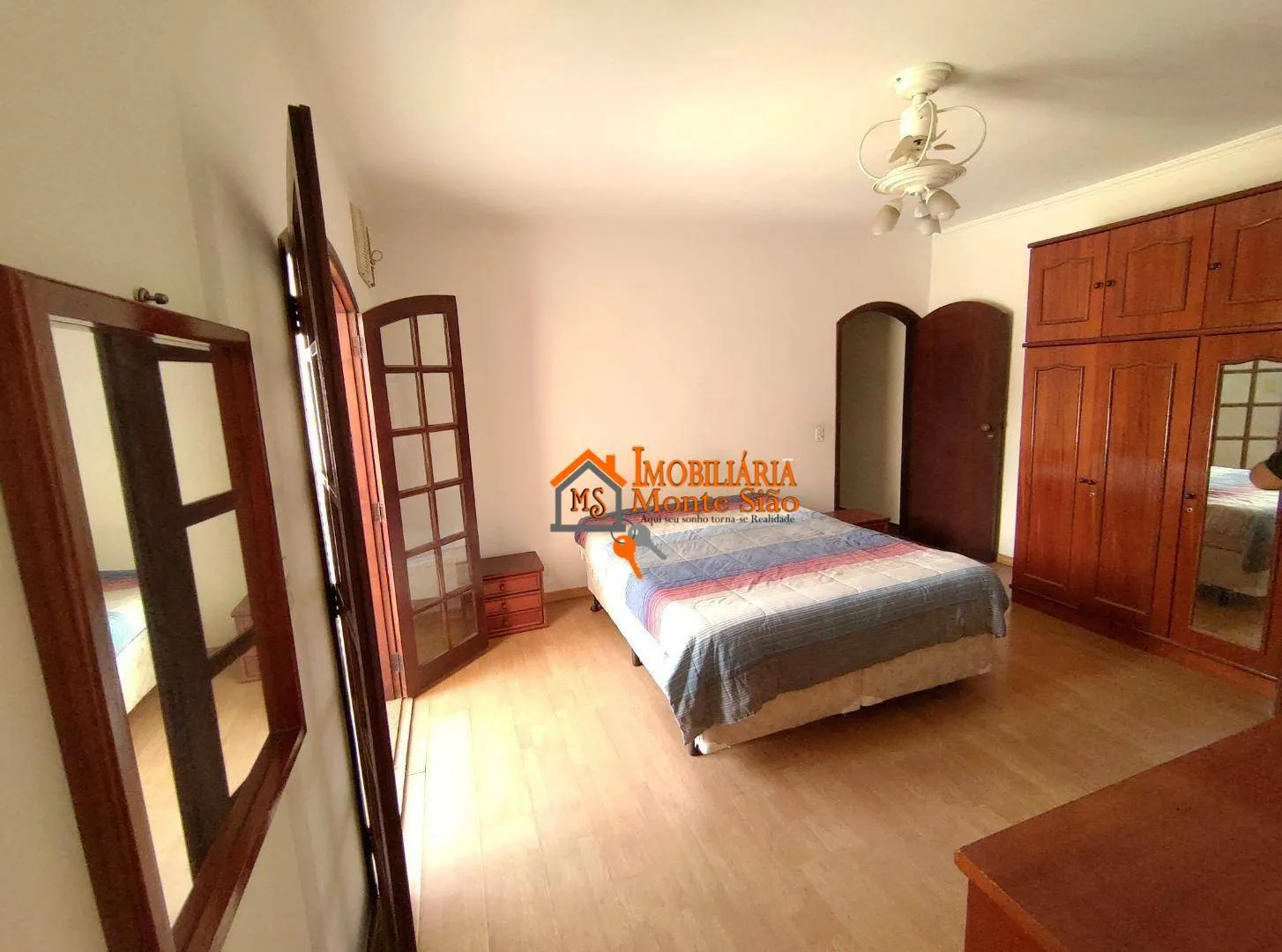 Imagem Sobrado com 2 dormitórios à venda, 250 m² por R$ 739.000,00 - Vila Barros - Guarulhos/SP
