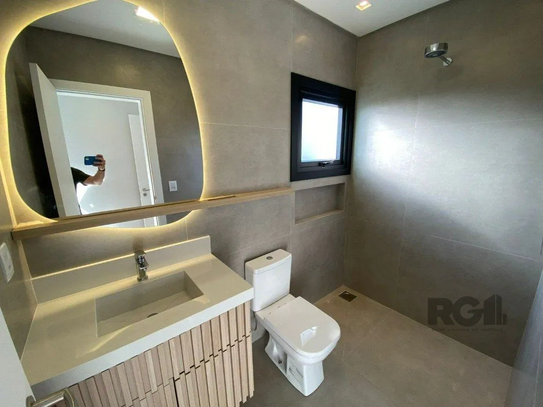 Imagem Sobrado Novo em Condomínio Fechado com 4 suítes e 238m² privativos