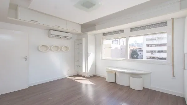 Imagem Vende-se apartamento com 3 quartos (1 suíte), 97 m² e 1 vaga - Bom Fim