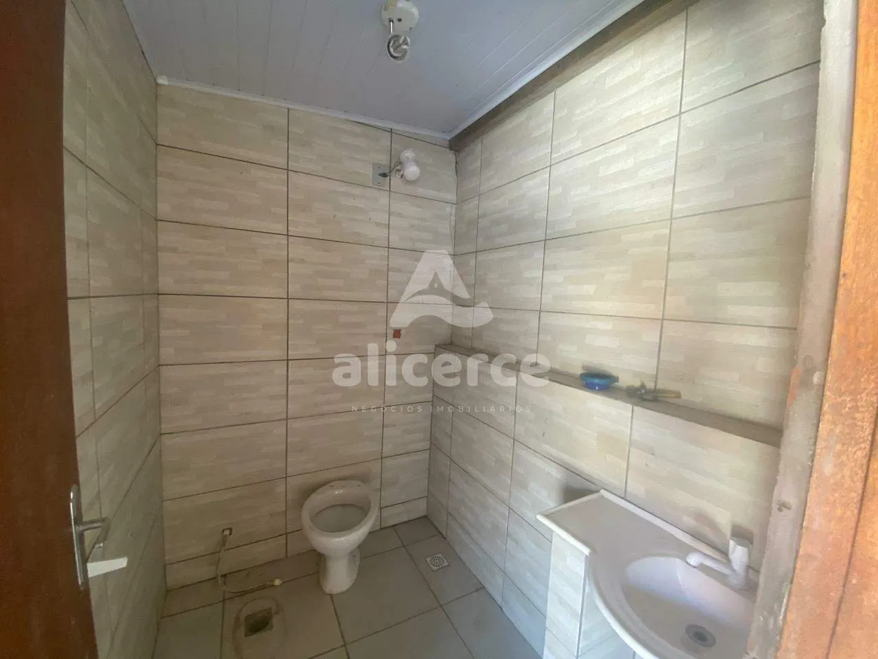 Imagem Casa completamente reformada pronta para morar, próximo a escola e comerçio