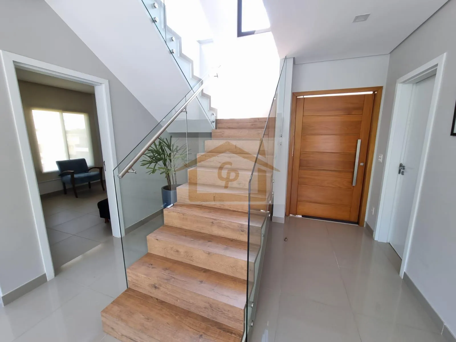 Imagem Casa com 4 quartos sendo 3 suítes, 6 vagas, Segurança e Conforto!!!