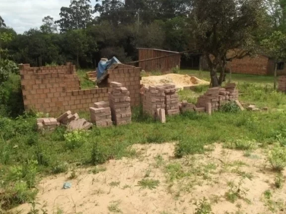 Imagem Lindo Terreno residencial com obra inacabada de 100m², condomínio fechado