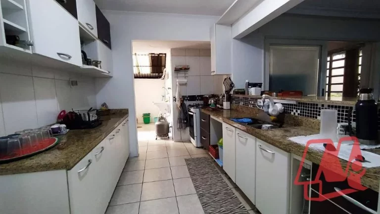 Imagem Térreo de 174 m² com 3 dormitórios, suite,1 vaga e pátio