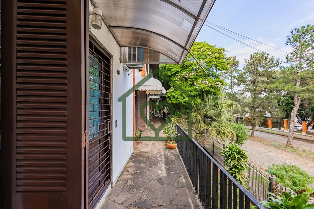 Imagem Descubra seu novo lar no coração do Jardim Ypu, uma das áreas mais residenciais de Porto Alegre. ...
