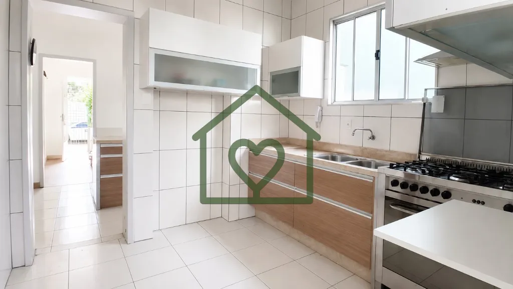 Imagem Casa em alvenaria, próxima à 24 de outubro no coração do Bairro Auxiliadora, com a seguinte comp...