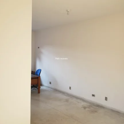Imagem Casa Comercial para Locação: 8 salas, 2 banheiros, 4 vagas de garagem, 500m² na melhor localização do Campo Limpo, São Paulo-SP.