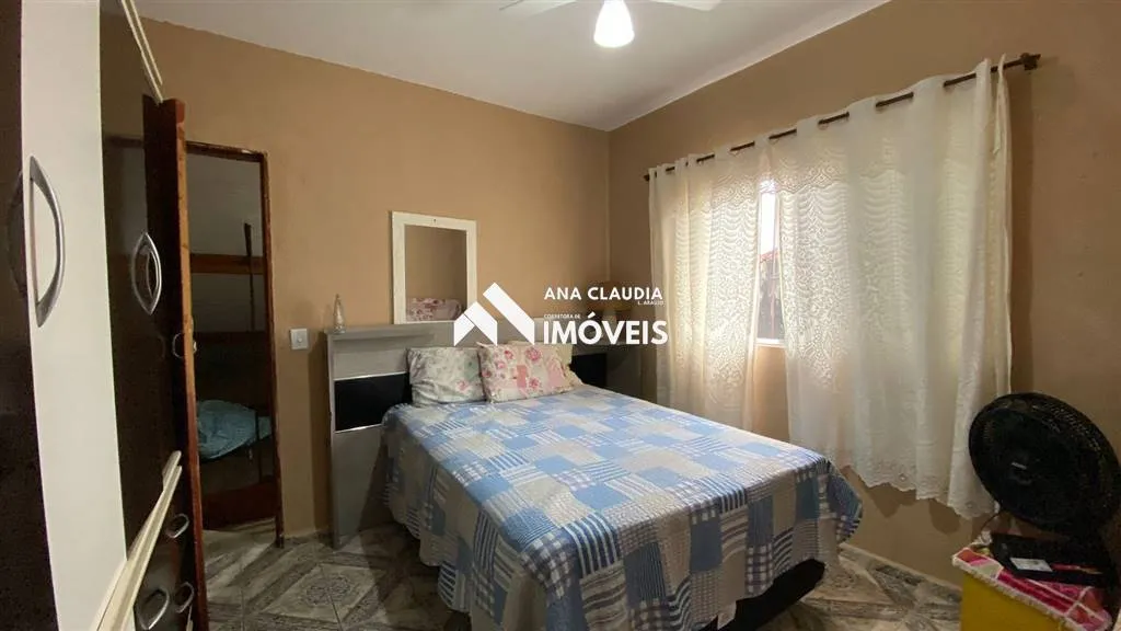 Imagem Casa a venda em Mongaguá litoral de São Paulo, ótima localização próxima a comércios da região casa de praia com jeitinho de interior.