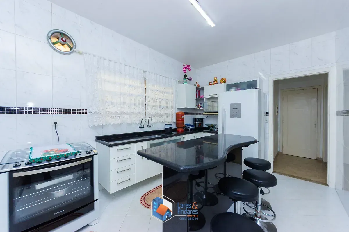 Imagem Casa para venda em Vila Moinho Velho com 5 quartos, sendo 1 suíte, 300m²