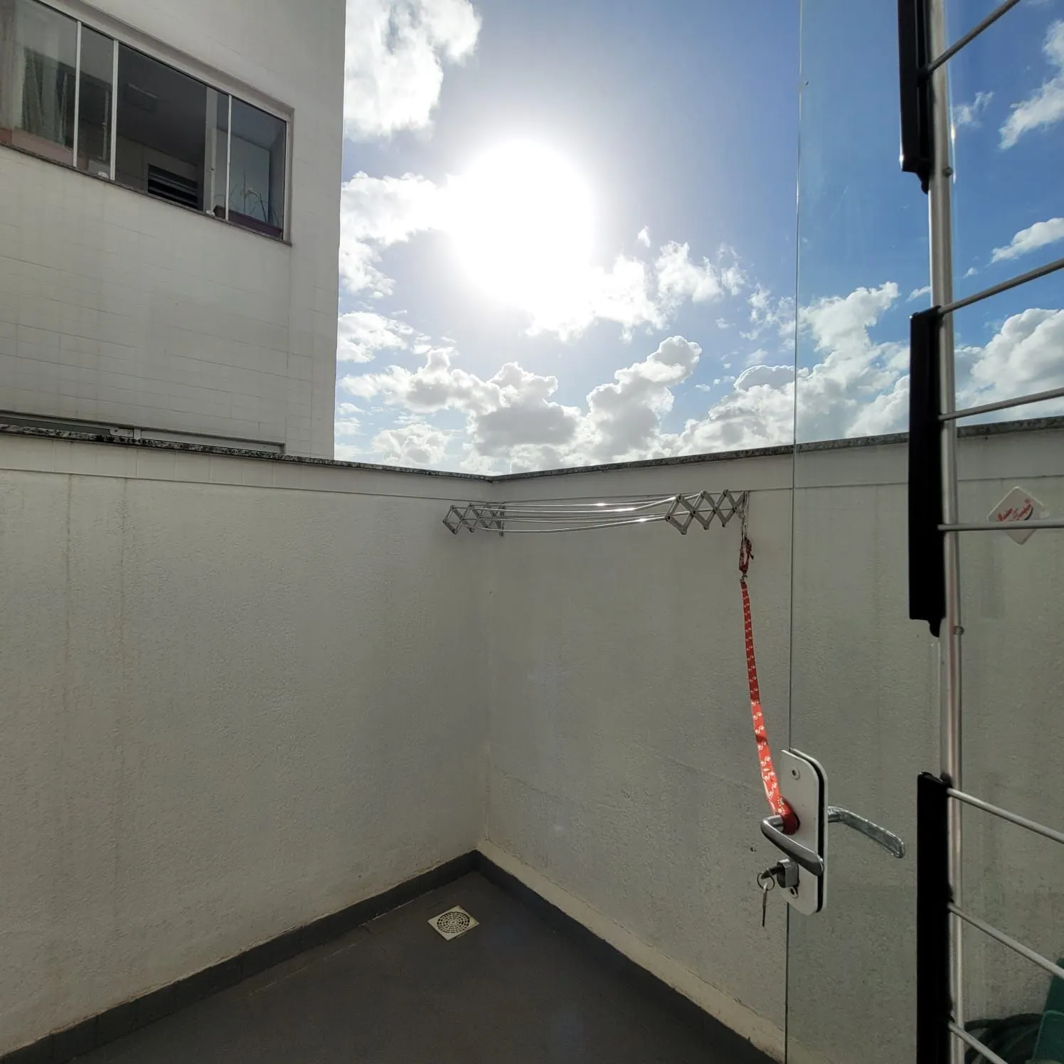 Imagem Apartamento com terraço, sacada, churrasqueira, 1 dor no Centro de Tramandaí