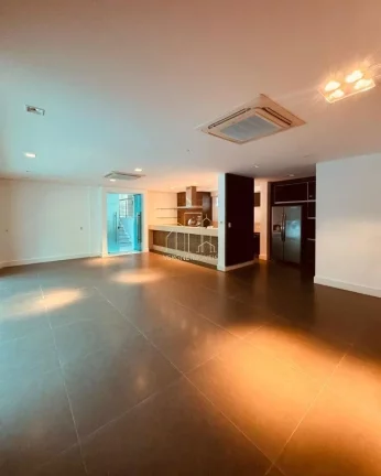 Imagem Casa Alto Padrão à Venda em Alphaville Salvador I ? 4 Suítes | Espaço Gourmet | Piscina | 2 Lotes