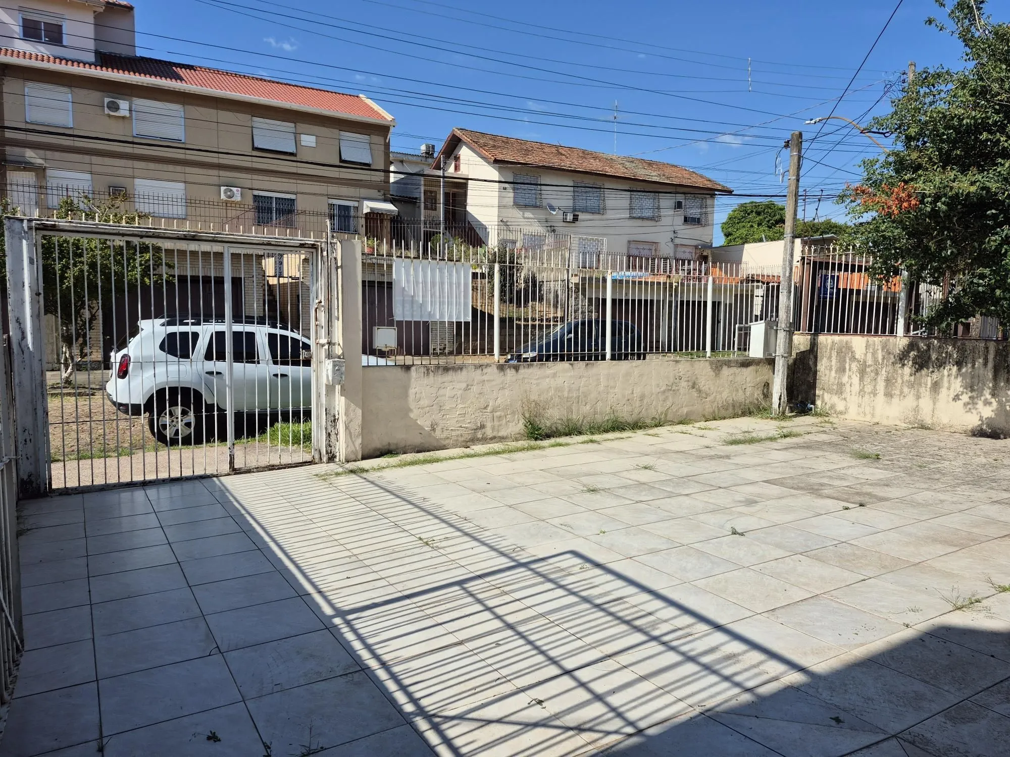 Imagem Casa Residencial de 4 Quartos com Piscina e Churrasqueira em Porto Alegre