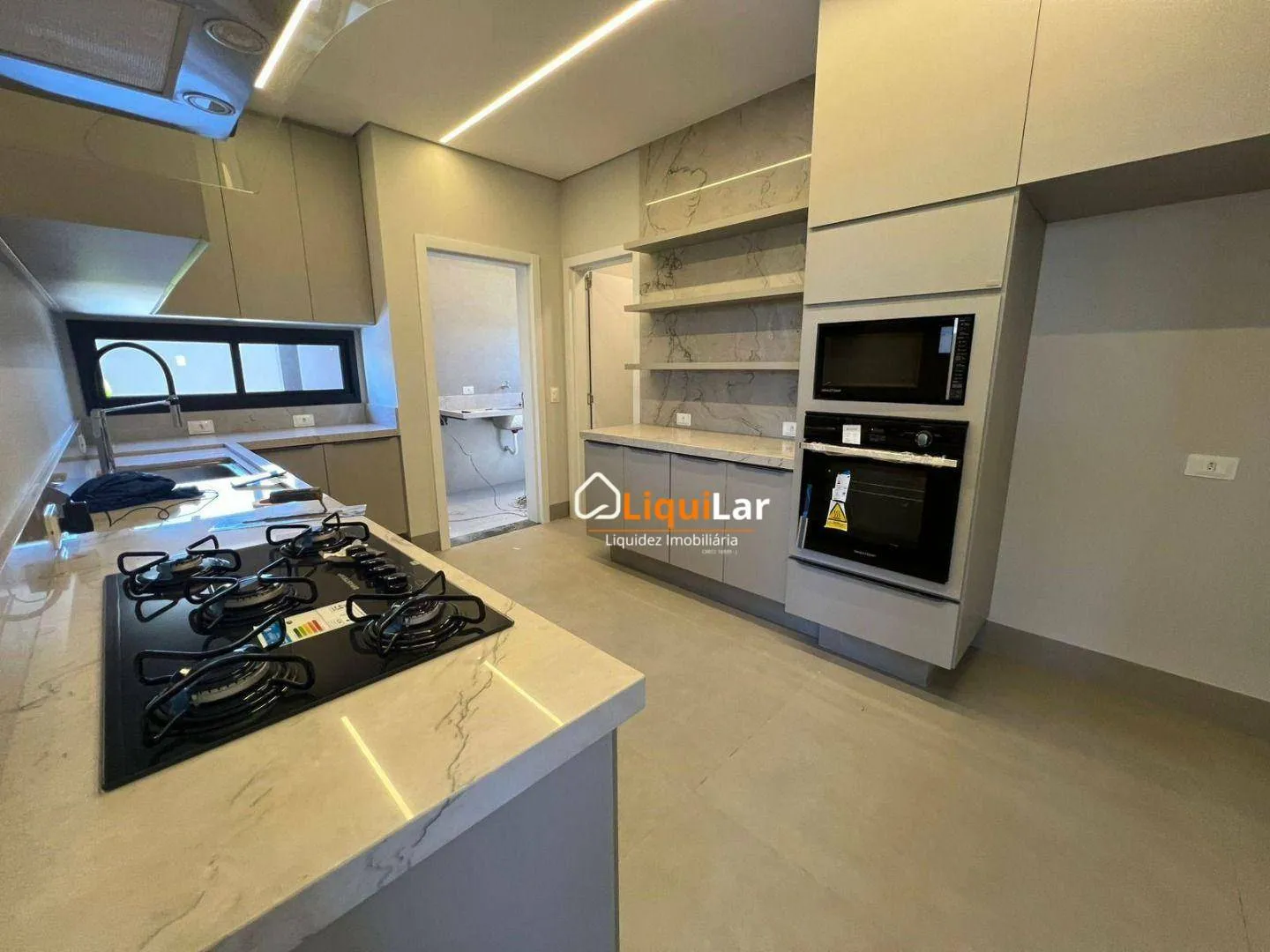 Imagem Casa Térrea de Alto Padrão com 3 Suítes, Espaço Gourmet e Piscina Aquecida