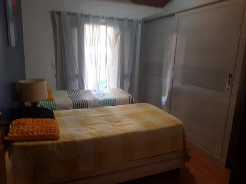 Imagem VENDA DE CASA CONDOMÍNIO IBIRAPITANGA A/T 800m² A/C 350m³ com 4 dormitórios sendo 2 suítes, lavabo, sala 3 ambientes, cozinha americana, piscina, chur