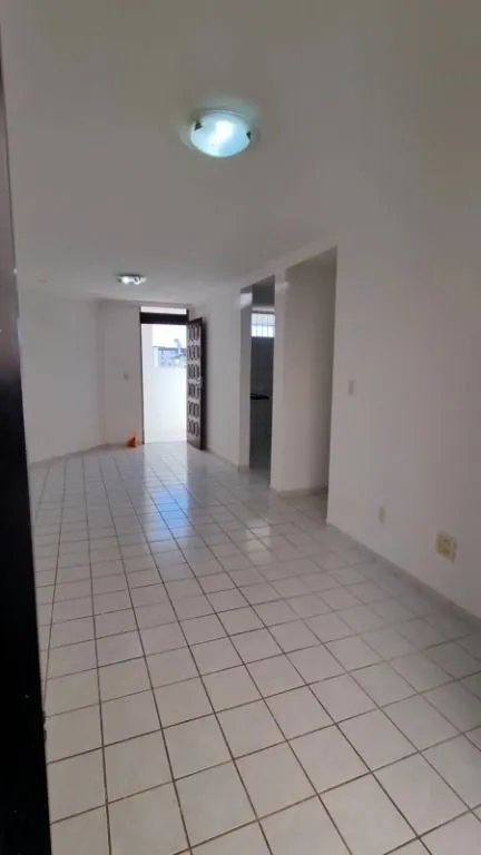 Imagem Apartamento em Intermares a 50m da praia, com 2 quartos (1 suíte), varanda ampla, ventilado e vaga de garagem. Excelente para morar ou investir.