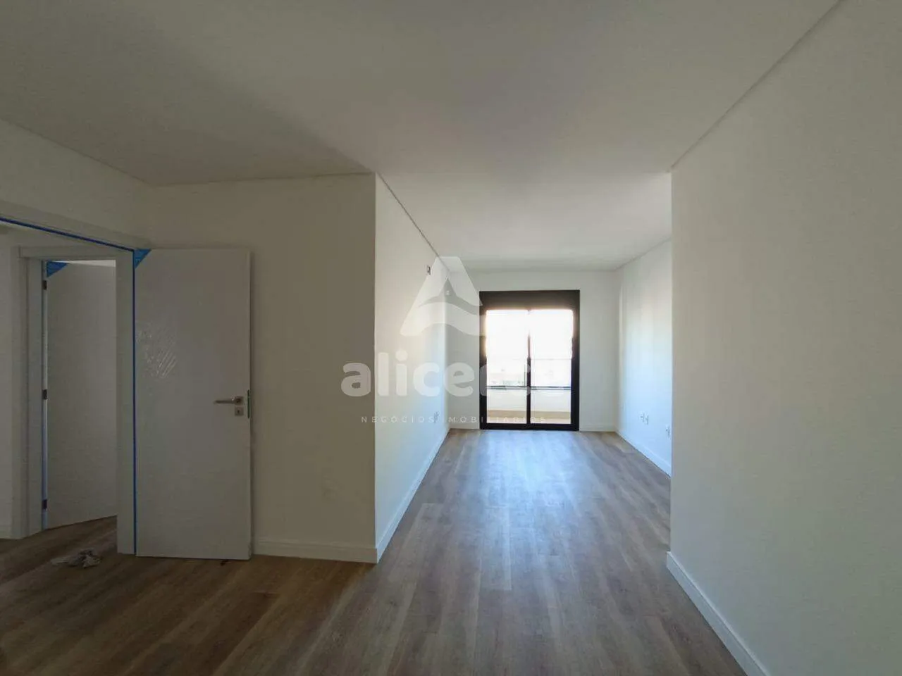 Imagem Apartamento à venda no bairro Floresta com 4 dormitórios com 01 suíte master.