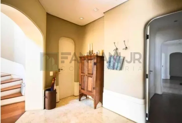 Imagem Luxuoso apartamento de 4 quartos com 2 suítes e 6 vagas de garagem em Higienópolis, São Paulo-SP: 675m² de pura elegância.