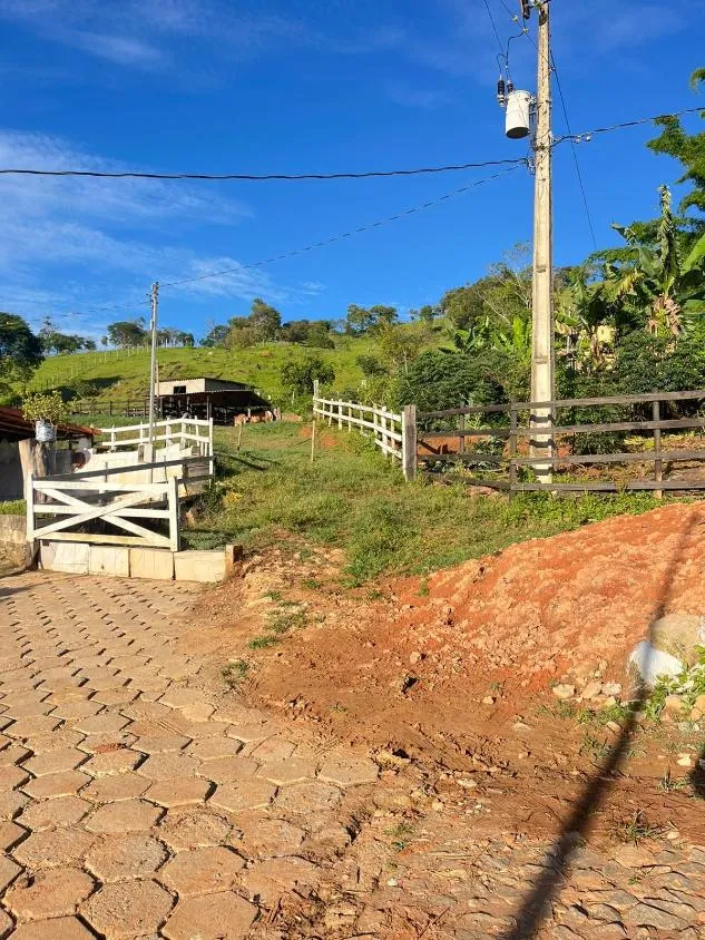 Imagem Vendo um excelente sítio em Crucilândia/MG , área total de 3 hectares (30.000 m²)
