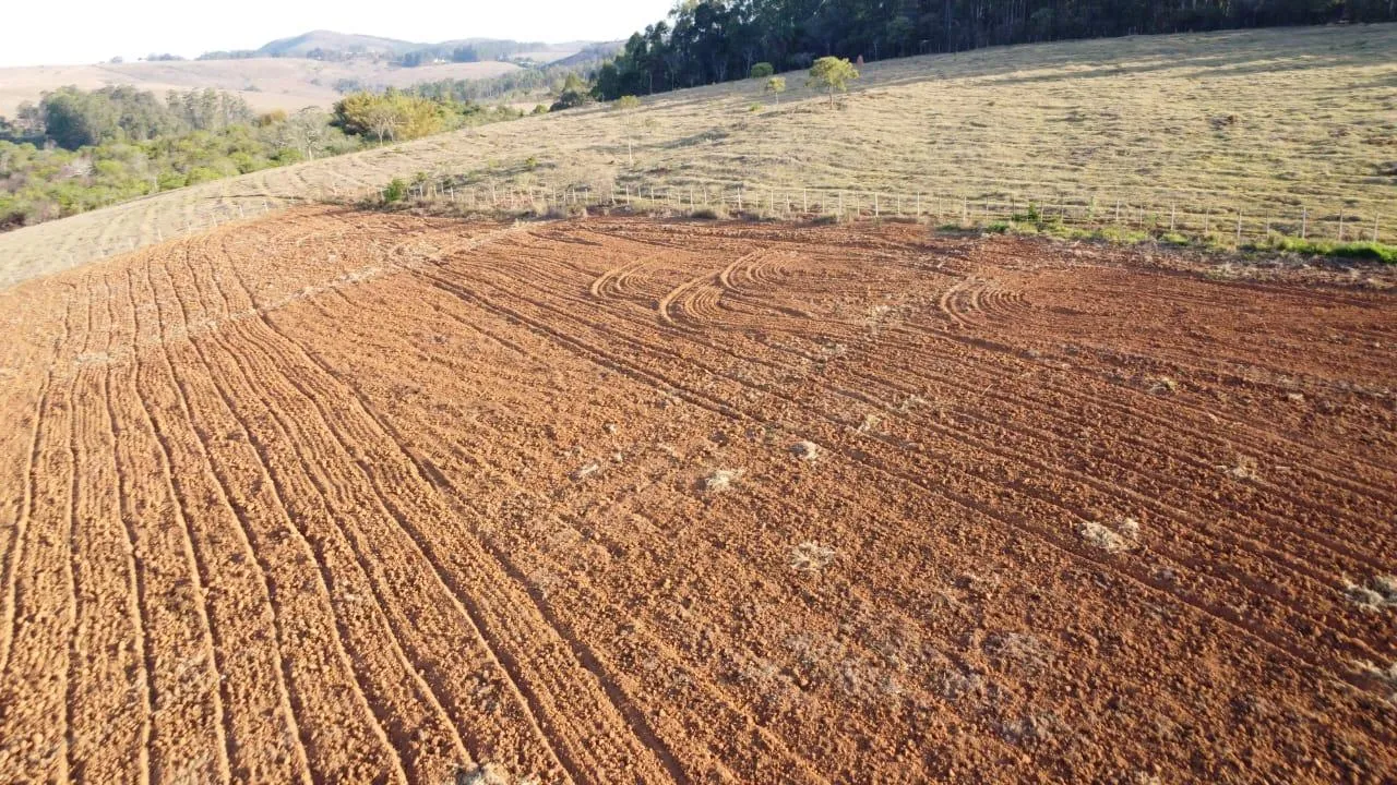 Imagem Vendo uma linda fazendinha em Passatempo/MG, com 30 hectares de terra .