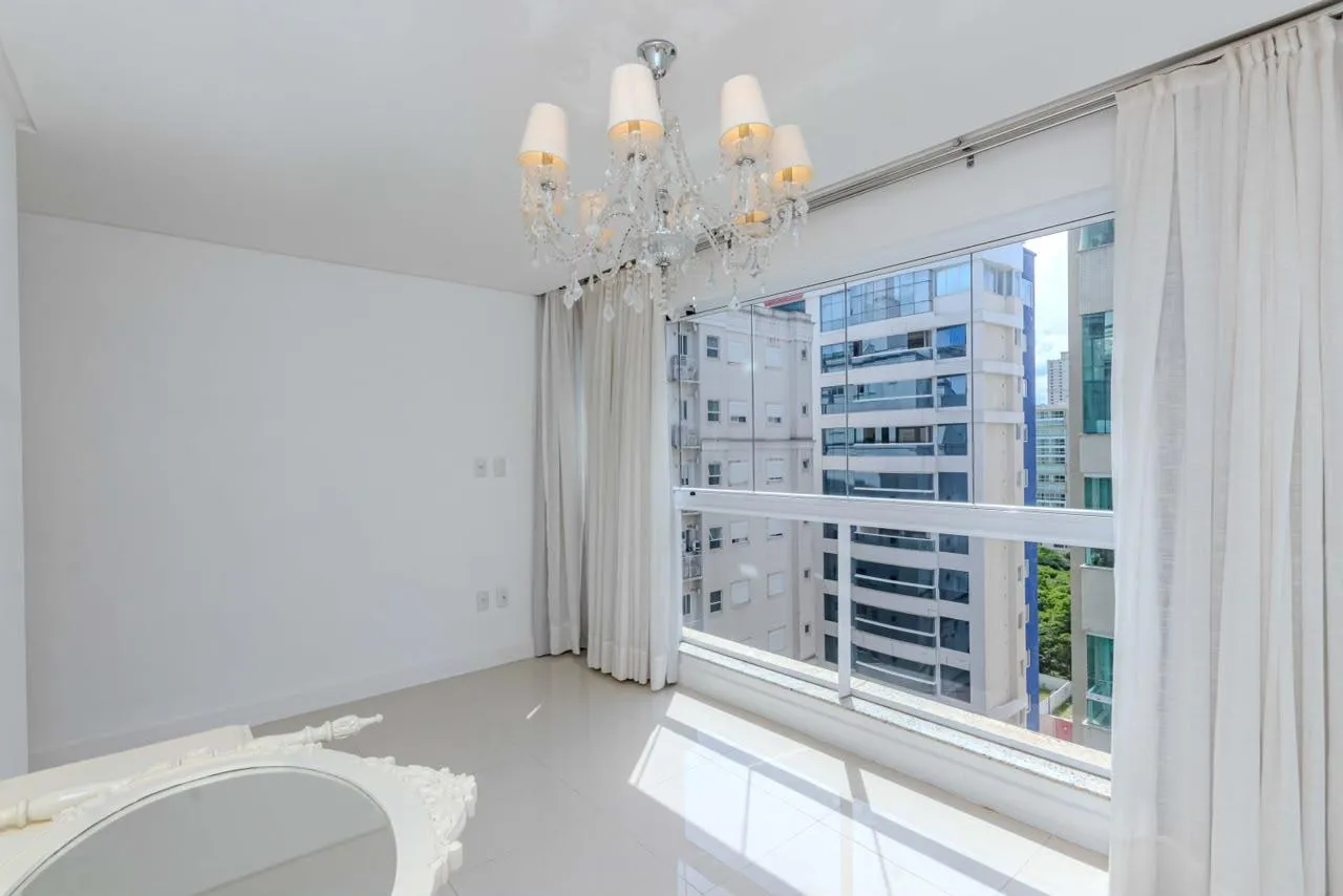 Imagem Apartamento com vista para o mar à venda com 270m2 por R$ 4.900.000,00