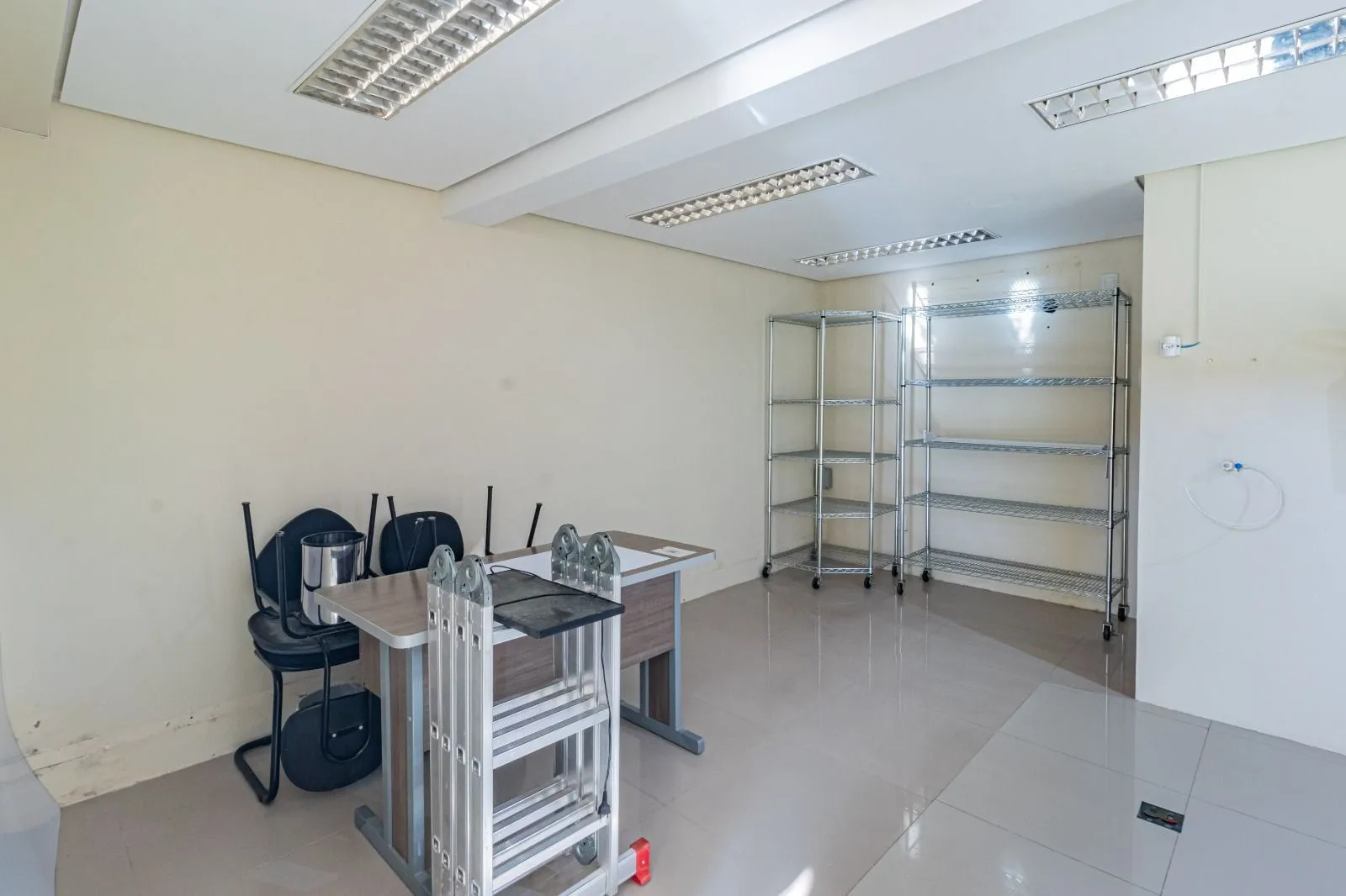 Imagem Oportunidade Única! Prédio Comercial em Localização Privilegiada em Porto Alegre