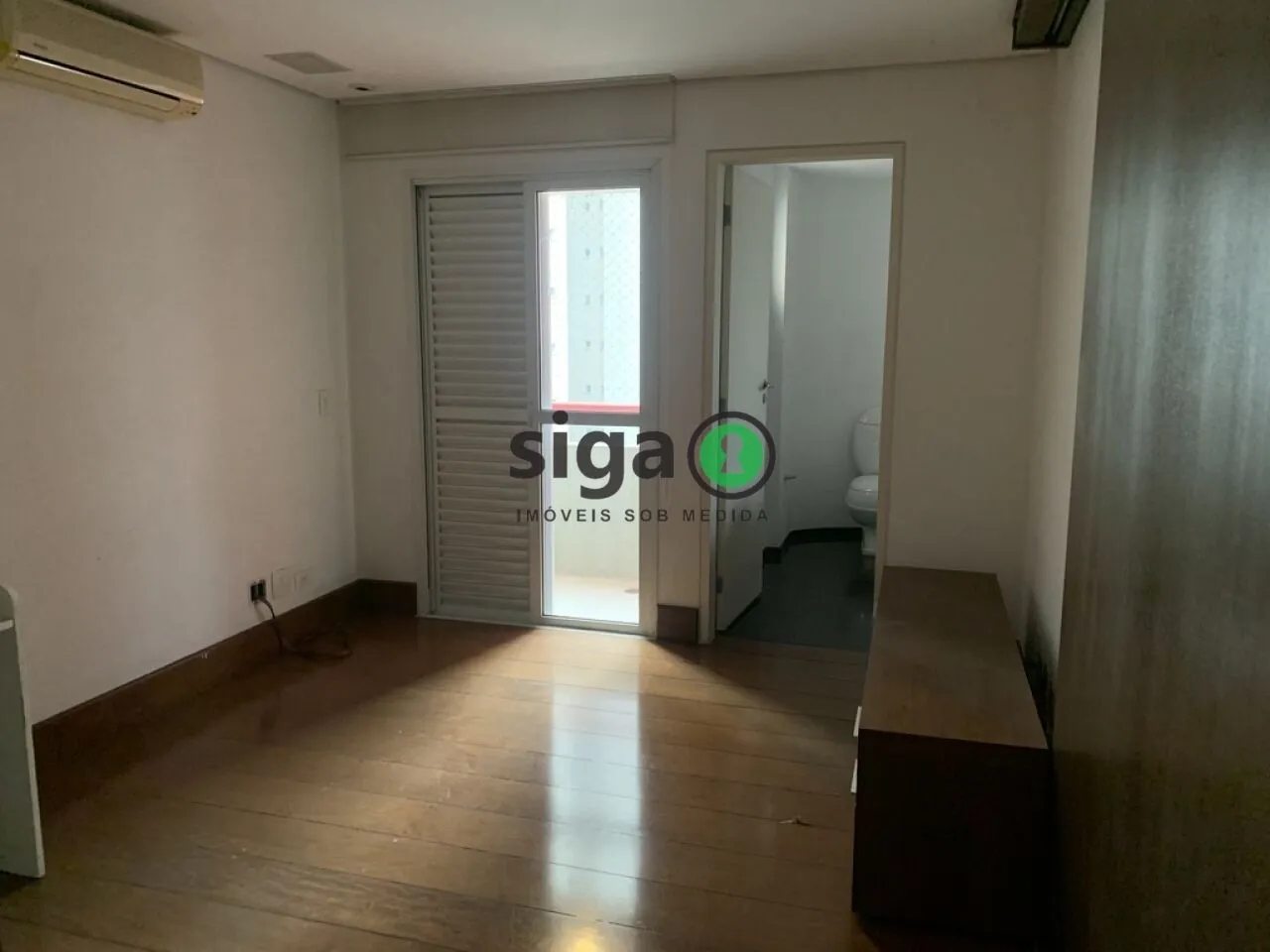Imagem VENDE na Vila Andrade (Região do Morumbi) Apartamento com 3 quartos suítes e 4 Vagas + Depósito