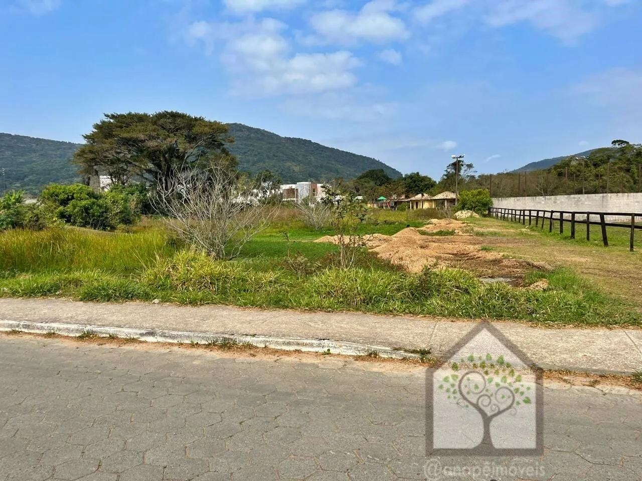 Imagem Terreno para loteamento com 2458m² na Vargem Grande, Florianópolis/SC