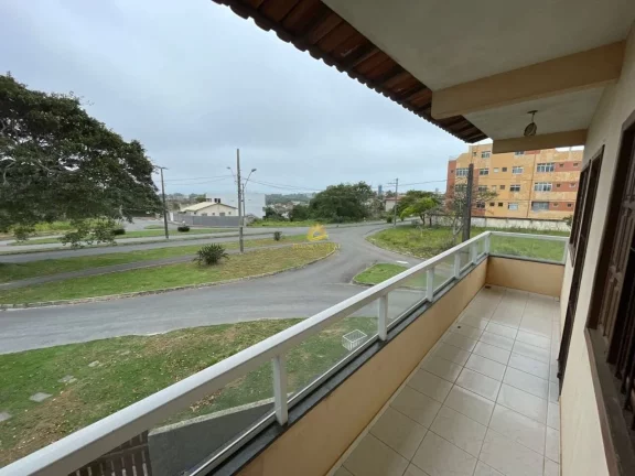 Imagem Encantadora casa duplex em Meaípe, Guarapari, ES! 4 quartos, sendo 1 suíte, 2 vagas de garagem. Lo...