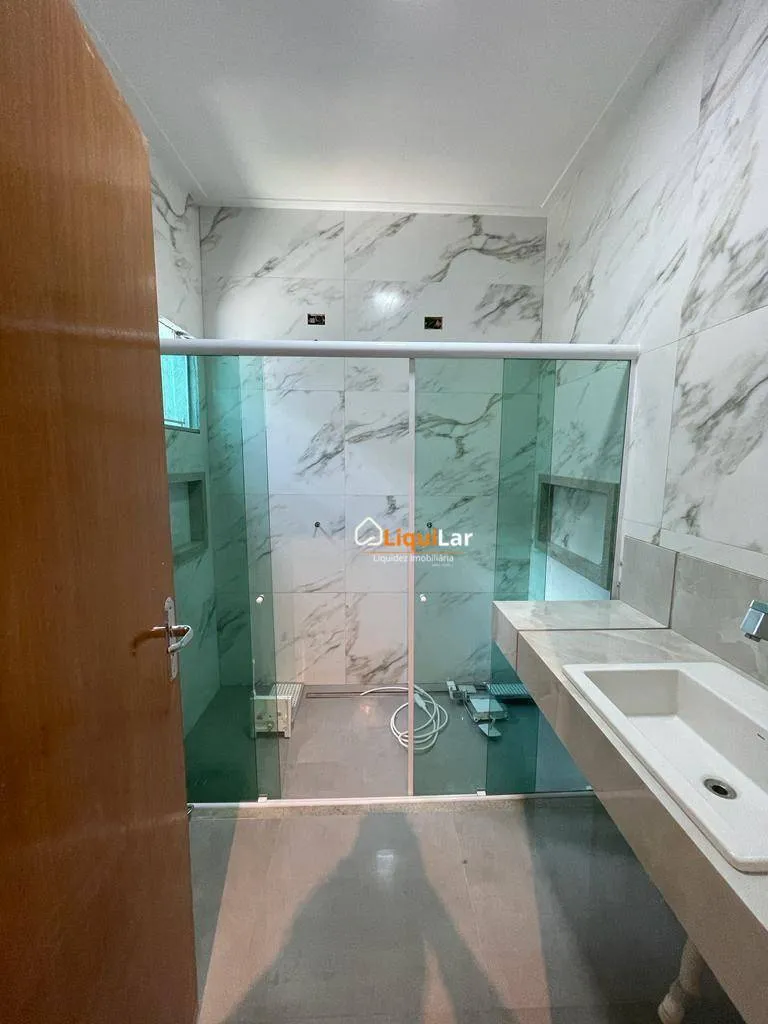 Imagem Casa Moderna no Silvia Regina com 2 Suítes, Espaço Gourmet e Acabamento Impecável