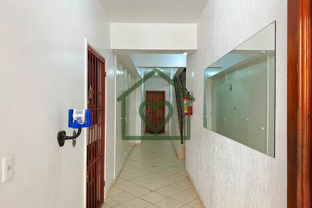 Imagem Este apartamento de 55m² privativos, totalmente reformado, é ideal para quem busca conforto, funci...