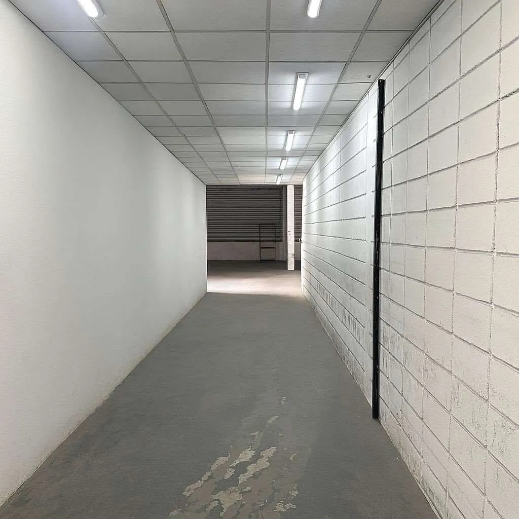 Imagem Aluga-se Galpão com Escritório e Pátio (1.400m²) ? Lapa, SP