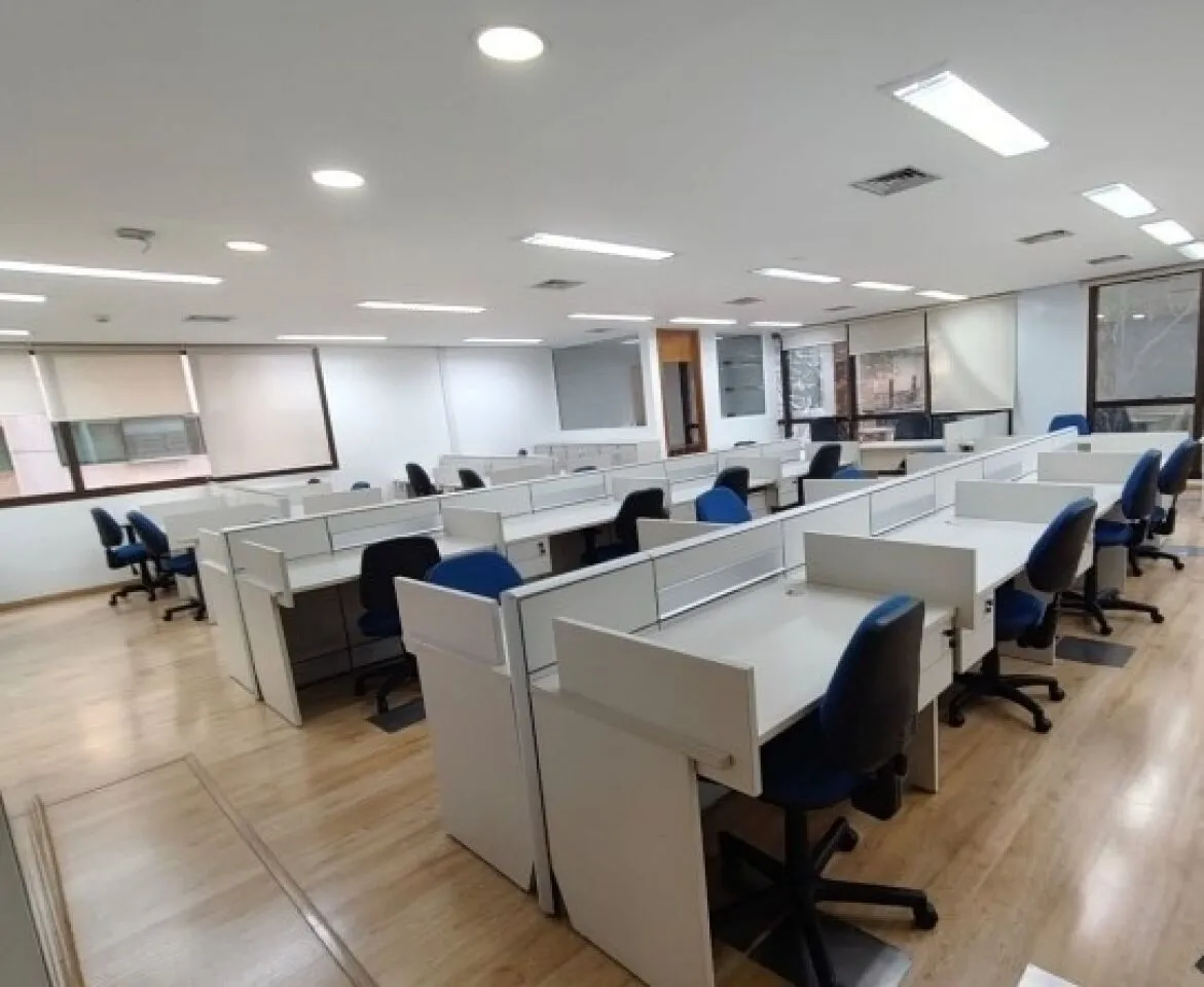 Imagem Sala comercial com 251m², para locação, com salas e vão livre, 6 vagas, na Vila Olímpia