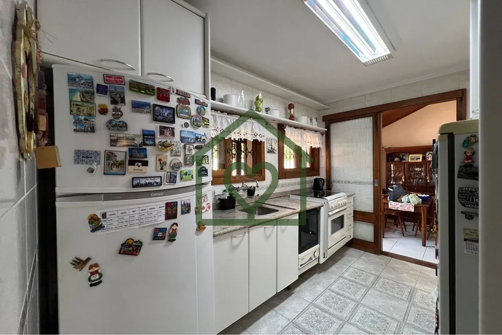 Imagem Descubra o seu novo lar em Porto Alegre, no cobiçado bairro Santana. Esta encantadora casa encontra...