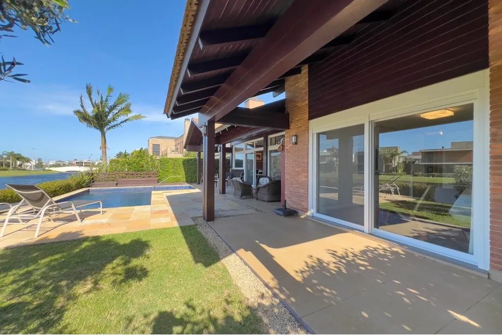 Imagem Casa de condomínio à venda em Xangri-Lá, Centro, com 4 quartos, 274m2