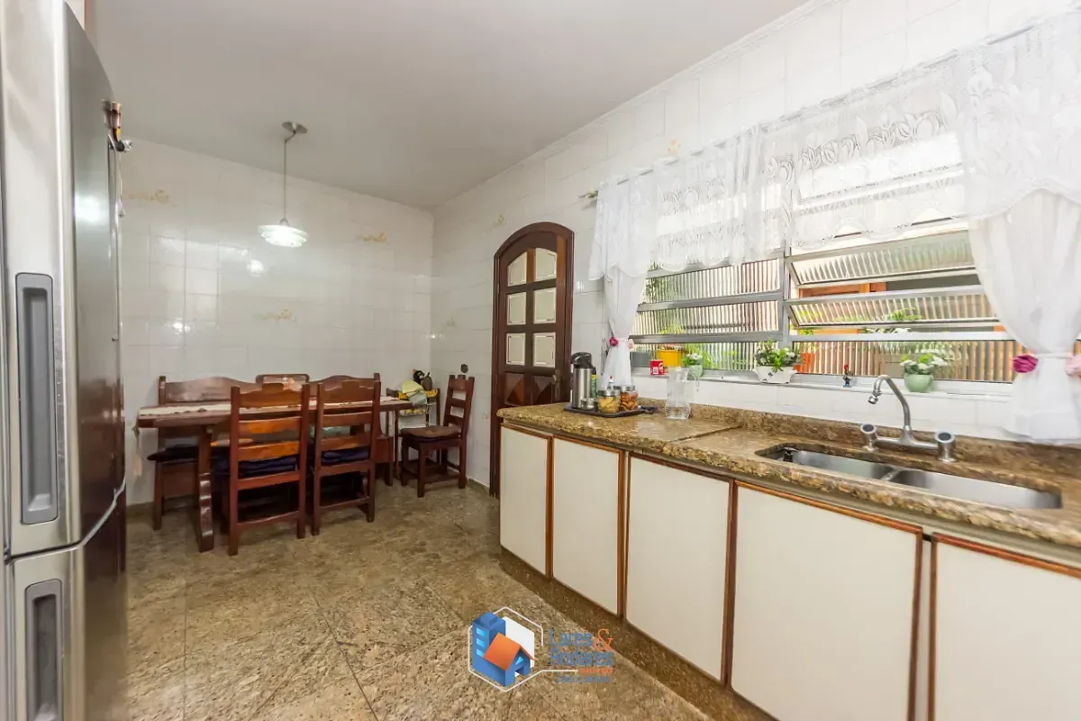 Imagem Sobrado para venda em Vila Guilherme com 4 quartos, sendo 2 suítes, 181m²