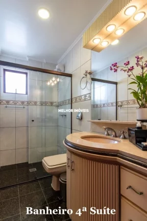 Imagem Apartamento à venda na Quadra mar com 5 Suítes sendo 2 máster localizado no centro de Balneário Camboriú