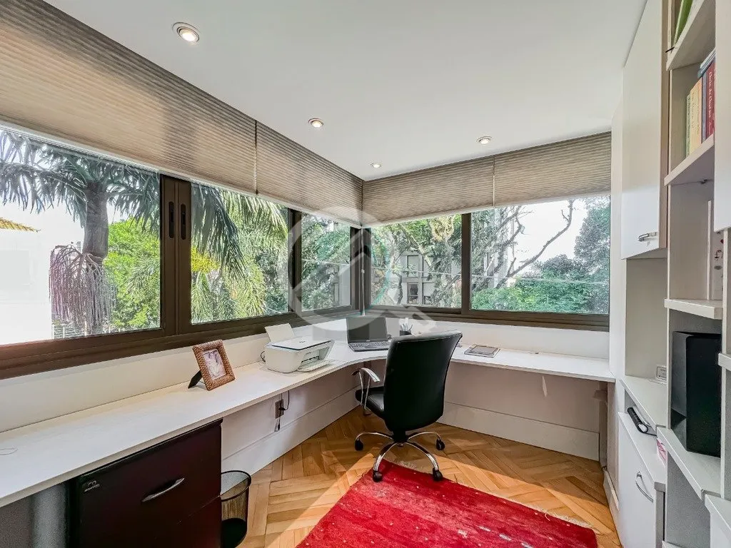 Imagem Apartamento na parte alta do bairro Rio Branco com 243m², 3 suítes, living para 4 ambientes com la...