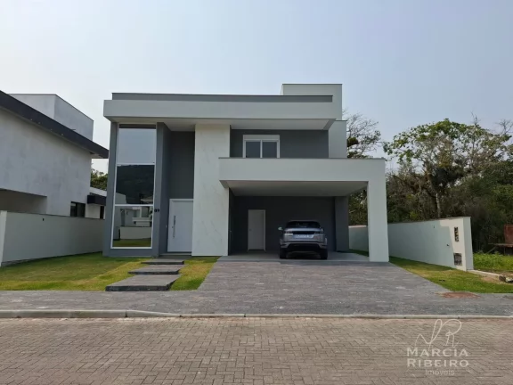 Imagem Casa Alto Padrão! Então você já sonhou em morar lá! Florianópolis ganhou este mágico lugar, o espetacular condomínio fechado. Venha morar no campo do lado da cidade!