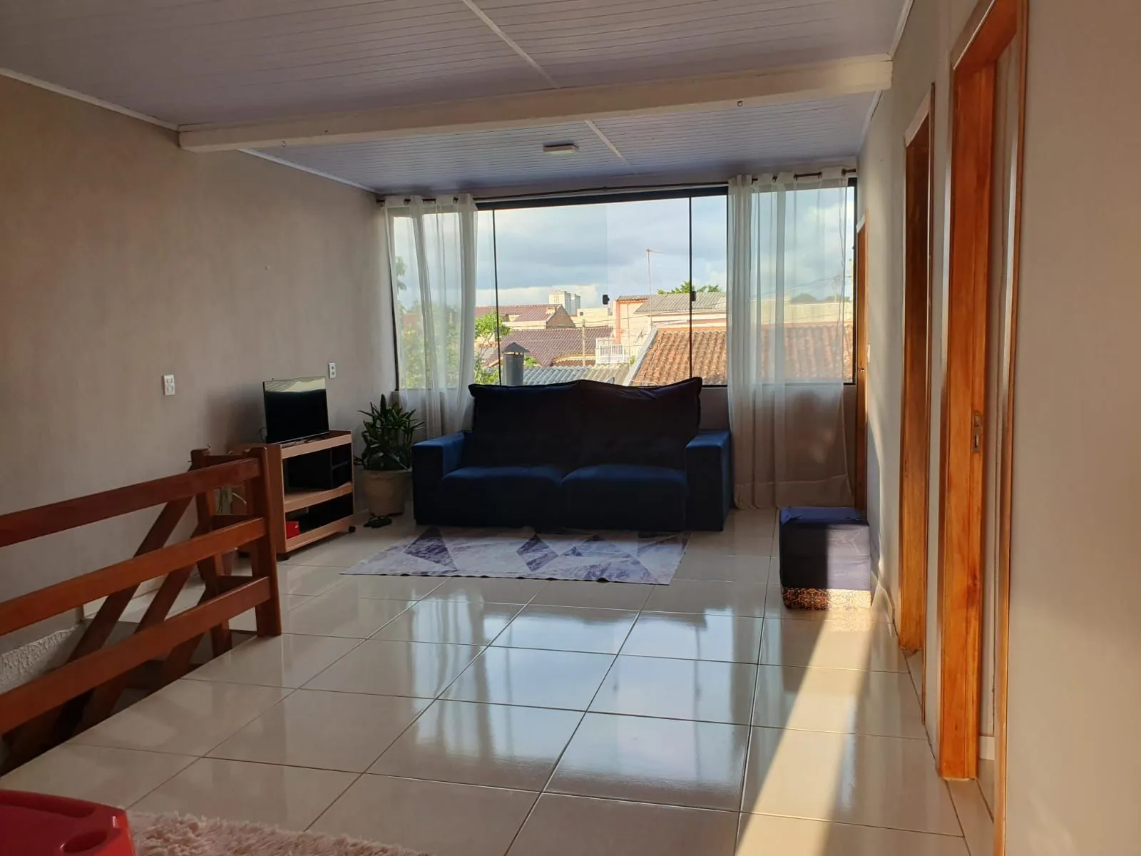 Imagem Casa, 3 Dormitórios, 2 Banheiros, 180m², Bairro Estância Velha, Canoas
