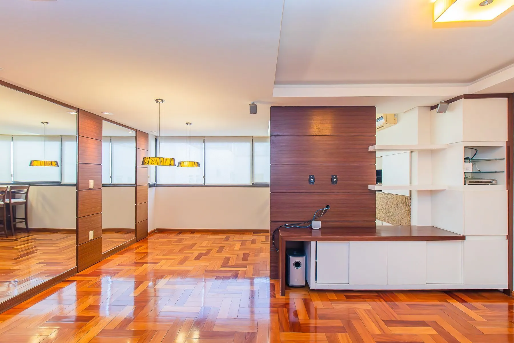 Imagem Apartamento semi mobiliado, impecável, com 126m² privativo.