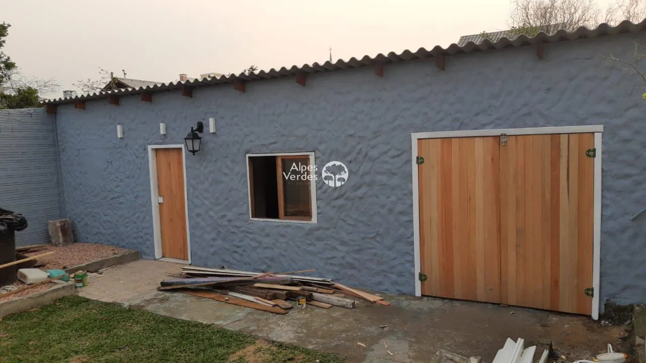 Imagem Casa com 2 dormitórios à venda por R$ 680.000 - Centro - Canela/RS