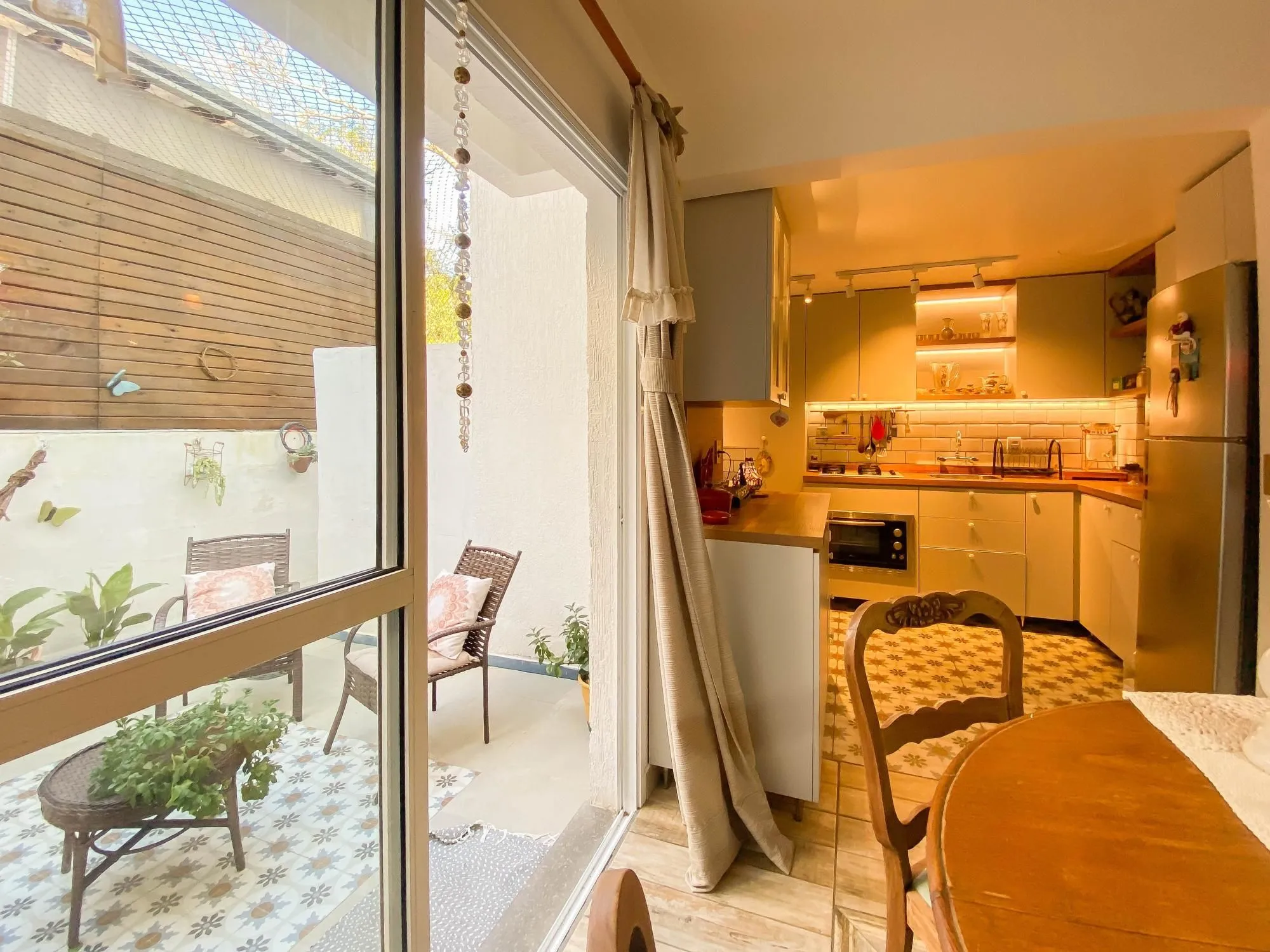 Imagem Casa semi-mobiliada à venda em condomínio fechado com 3 dormitórios e suíte