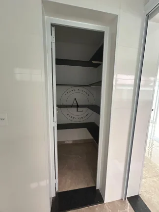 Imagem Casa Elegante em Condomínio Fechado em Valinhos: Conforto, Segurança e Qualidade de Vida!