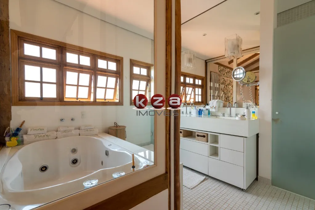 Imagem Luxuosa casa em condomínio à venda em Barueri-SP, Condomínio Morada dos Pássaros: 4 quartos, 4 suítes, 3 salas, 6 banheiros, 6 vagas, 1.120m².