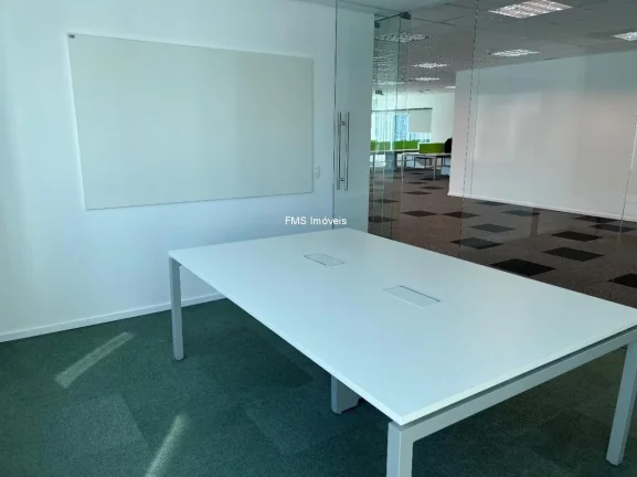 Imagem Conjunto comercial com 246m² na Faria Lima.