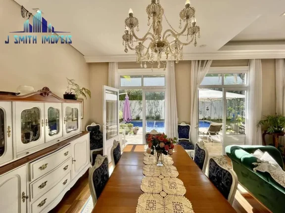 Imagem CASA NÉOCLÁSSICO, AMPLA EM TODOS AMBIENTES, PISCINA, 4 VAGAS, 4 SUÍTES.
